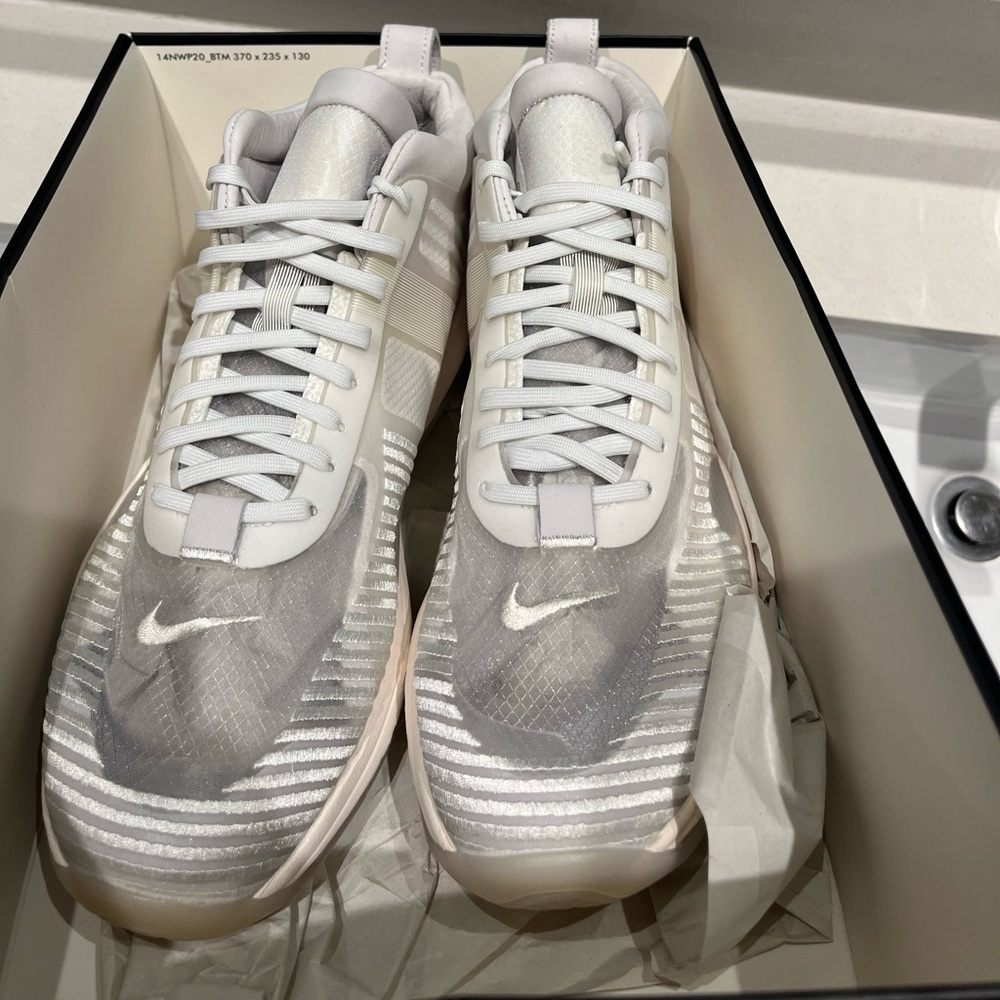 Brand new Nike lebrons size 12 beautiful shoes